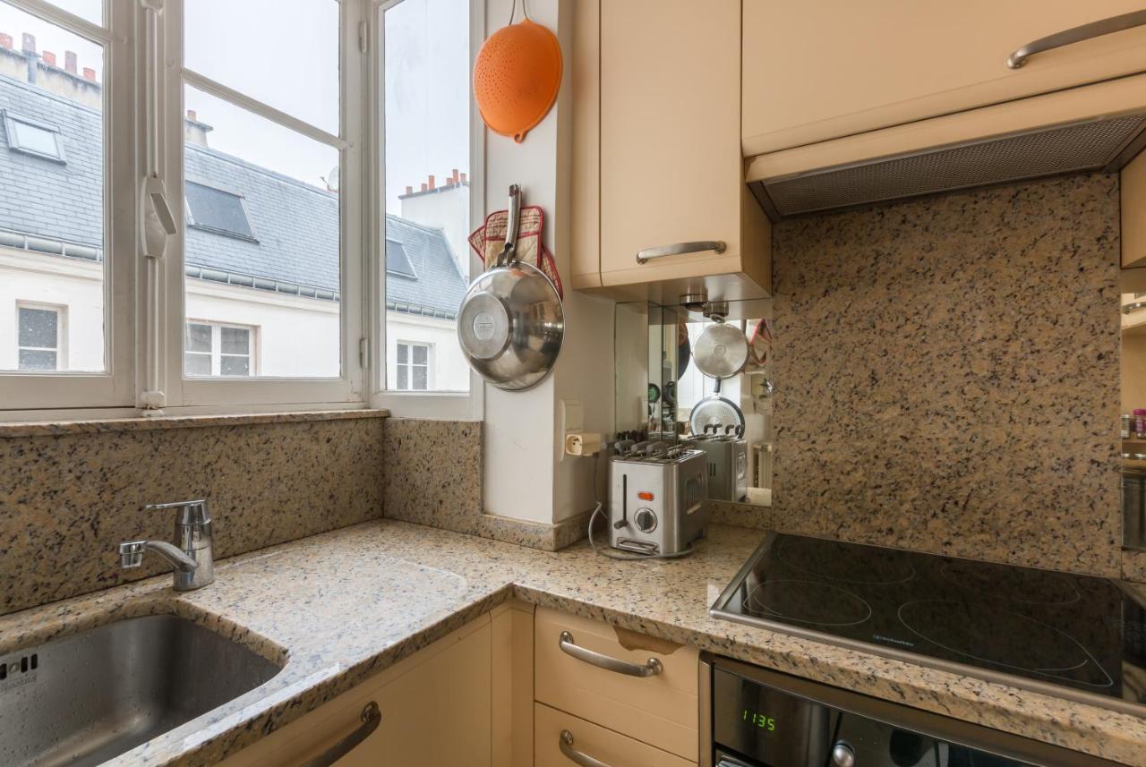 Veeve - Charming Mirabeau Apartment Париж Екстериор снимка